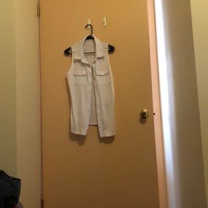 Button up no sleeve top
